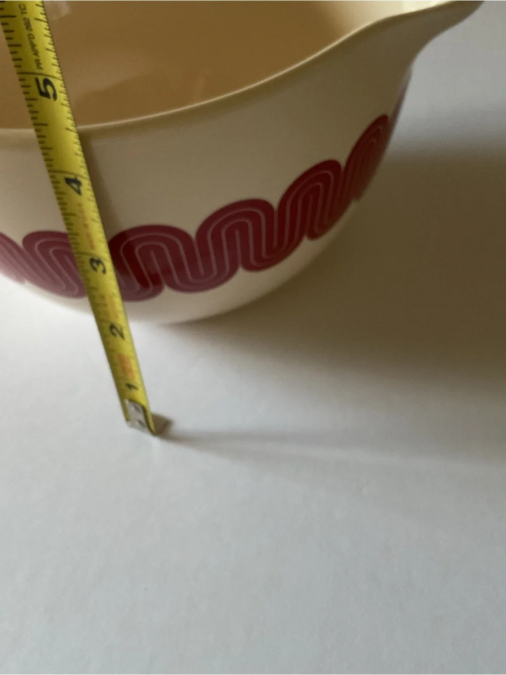 GREAT JONES STIR CRAZY CERAMIC MIXING BOWL RED WAVE PATTERN MEDIUM SIZE NWOT
